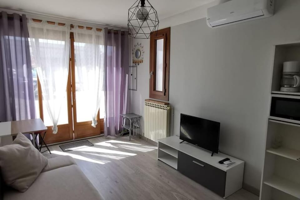 Appartement proche plages et commerces Apartment in La Ciotat
