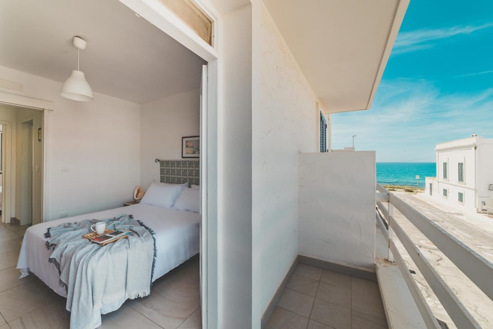 Photo of the whole room, Bedroom, Sea view