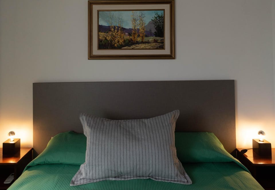Property building, Bed, Photo of the whole room, internet, towels, air conditioner