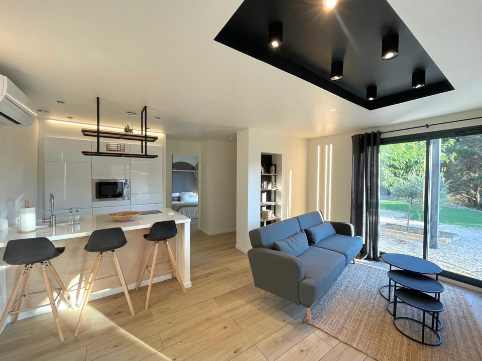 Kitchen or kitchenette, Living room