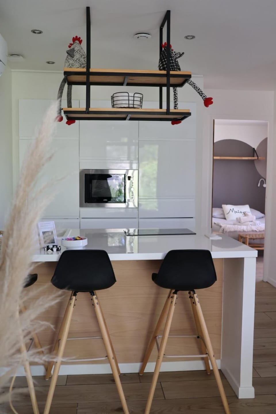 Kitchen or kitchenette, Dining area, stove