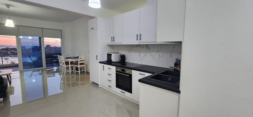 Coffee/tea facilities, Kitchen or kitchenette, Dining area, dishwasher, minibar, oven, pet friendly, stove, toaster