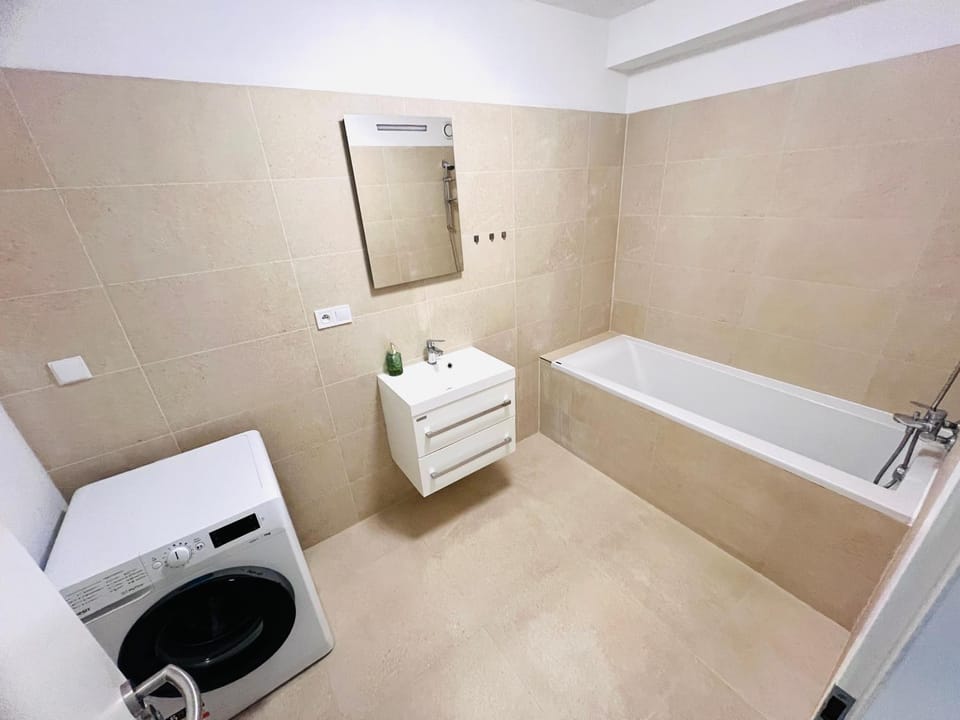 Bathroom, Bath, towels, washing machine