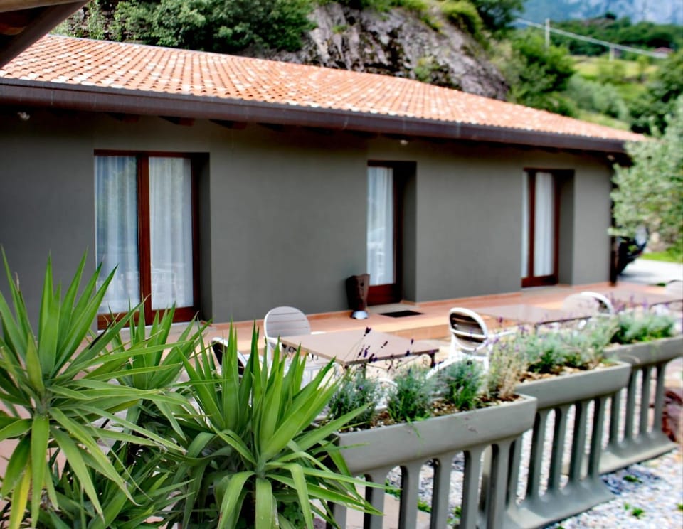 Property building, Natural landscape, Garden, Balcony/Terrace