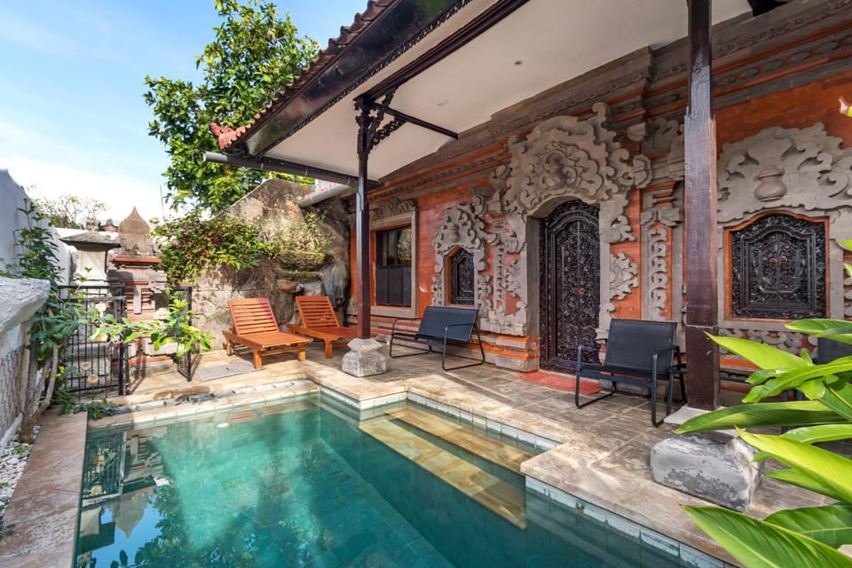 Property building, Day, Pool view, Swimming pool, sunbed