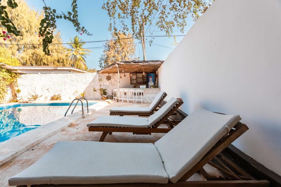 Pool view, Swimming pool, sunbed