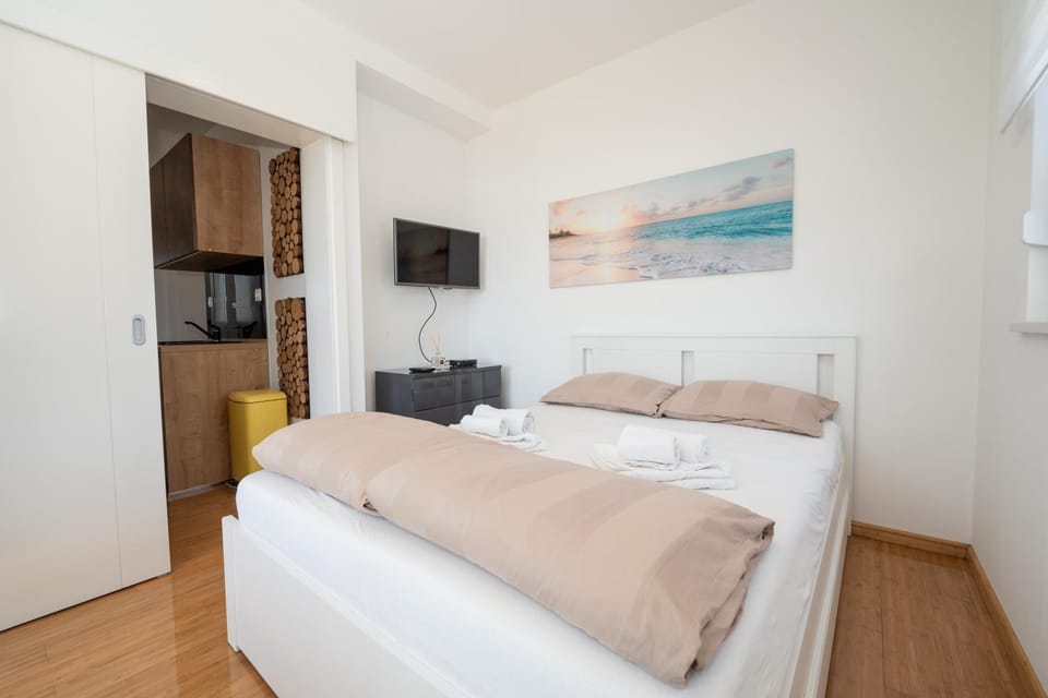 TV and multimedia, Bedroom