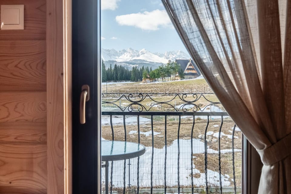 Balcony/Terrace, Mountain view