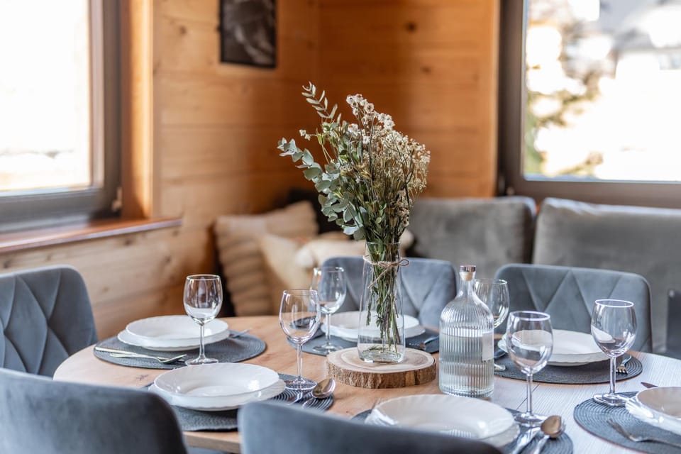 Seating area, Dining area