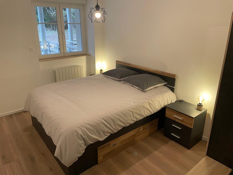 Bed, Photo of the whole room, Bedroom