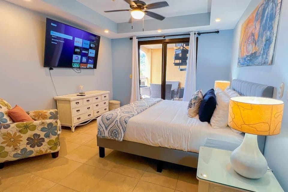 Stylish 3-BR Vacation Condo with Scenic Rooftop Apartment in Jaco