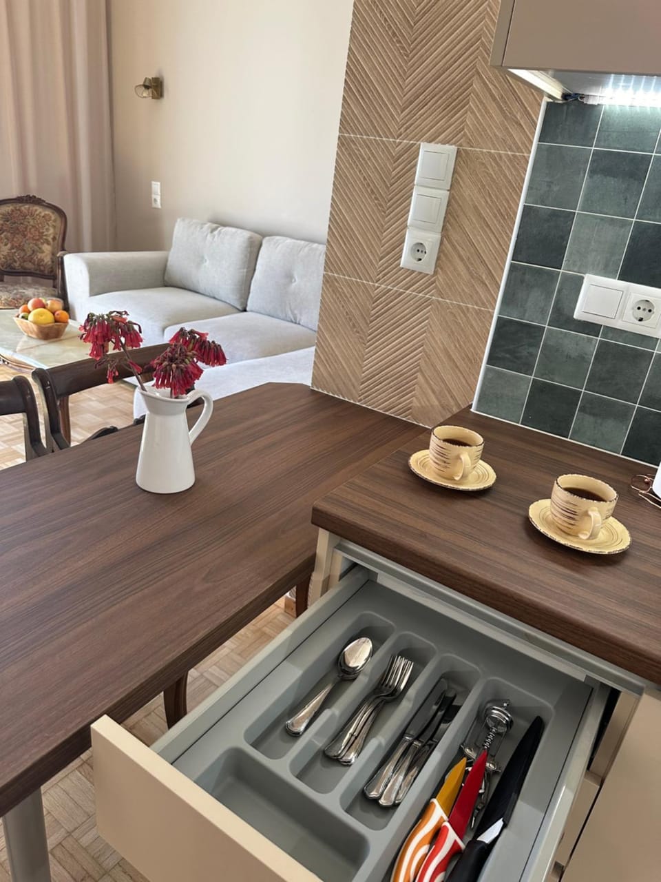 Coffee/tea facilities, Kitchen or kitchenette, Dining area