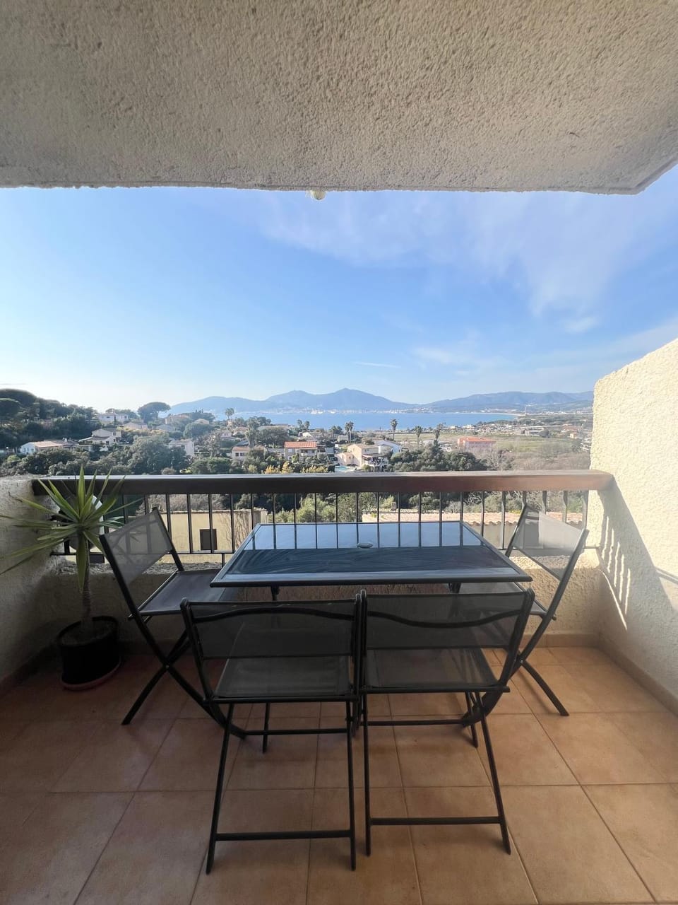 View (from property/room), Balcony/Terrace, Dining area