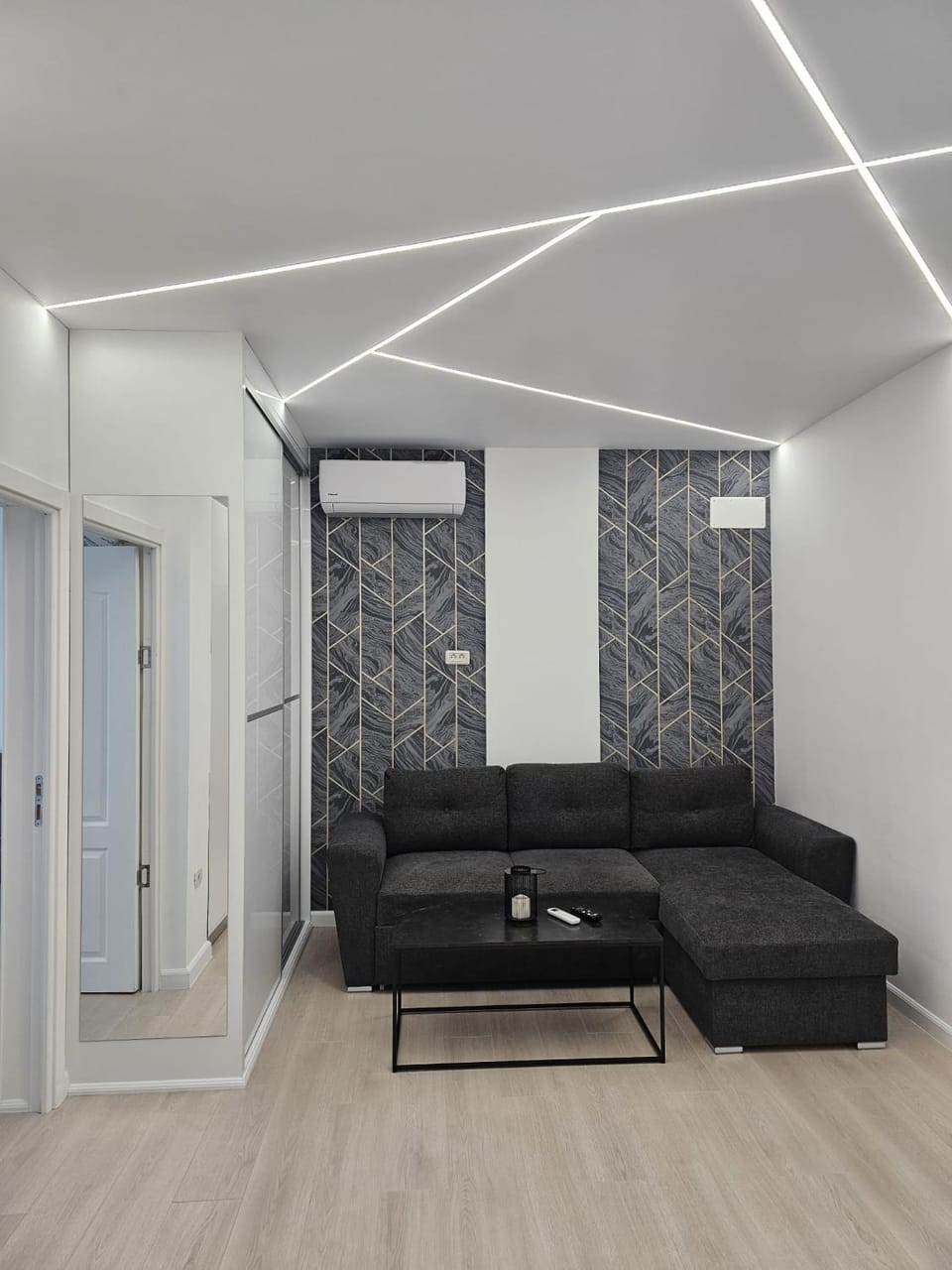Bed, Living room