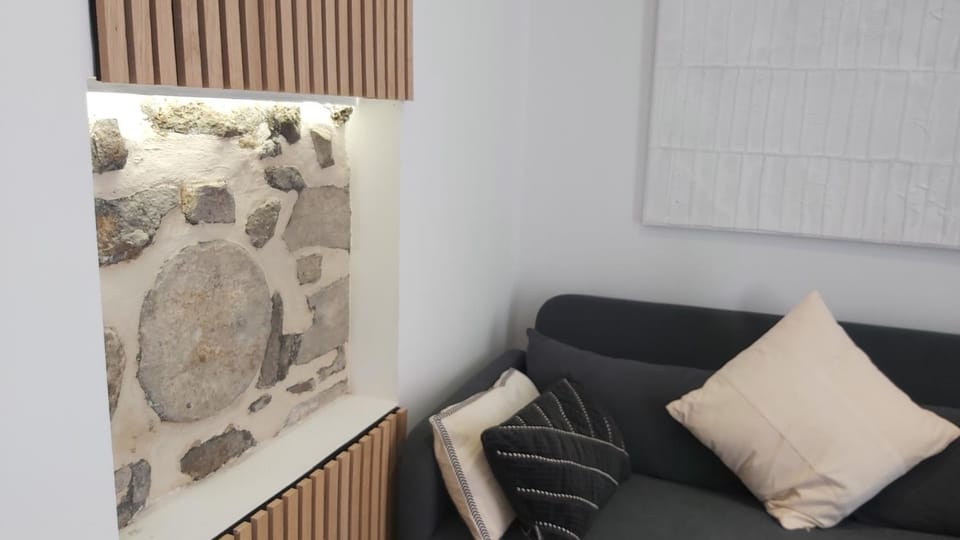 Bed, Living room