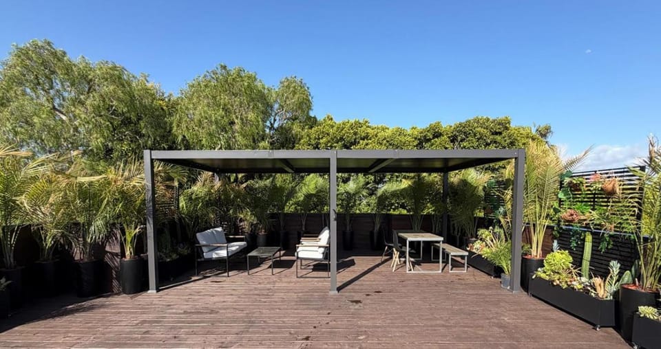 Luxury Venice Beach House - 3BR, 3BA, Rooftop Deck, Parking, Steps to Beach Apartment in Venice Beach