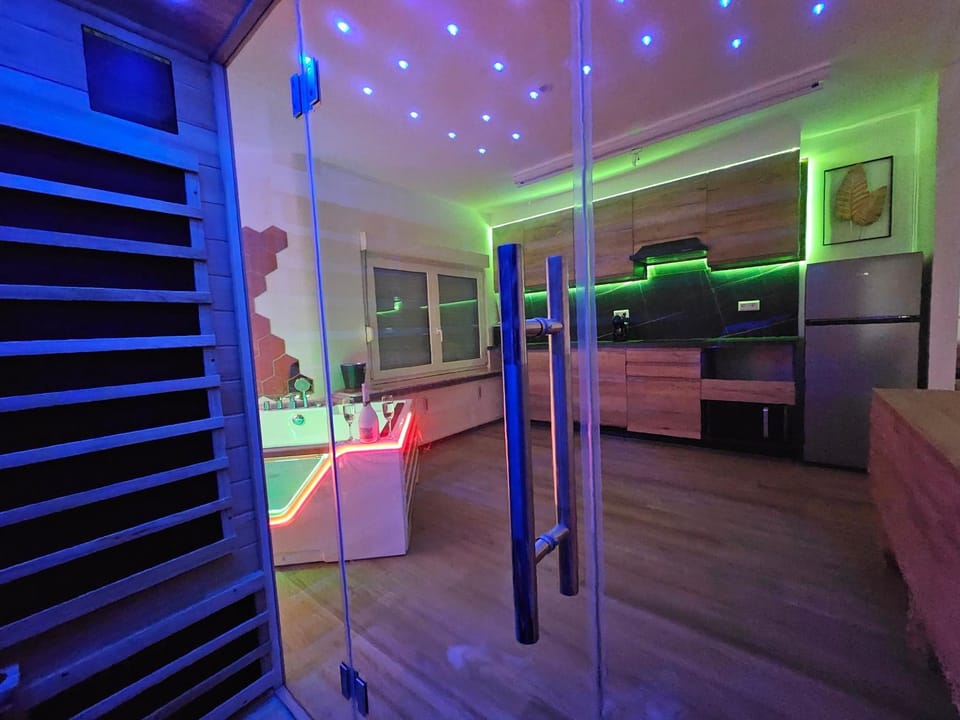 Hot Tub, Sauna, Sauna, minibar, stove, toaster, kitchen