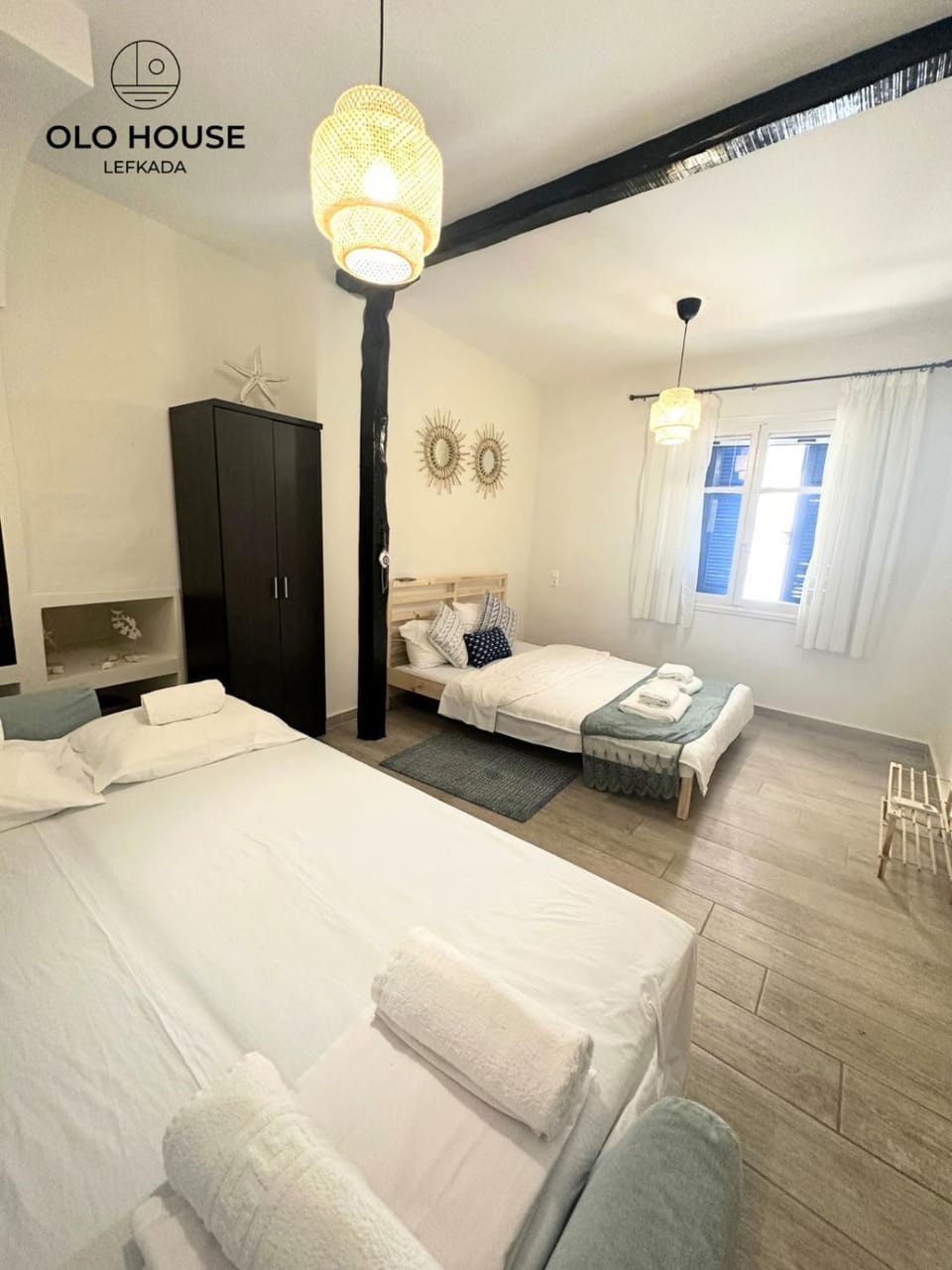 Bed, Bedroom, towels, wardrobe
