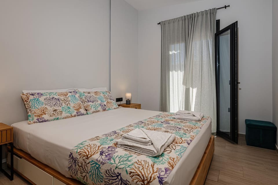Bed, Balcony/Terrace, towels, wardrobe, air conditioner