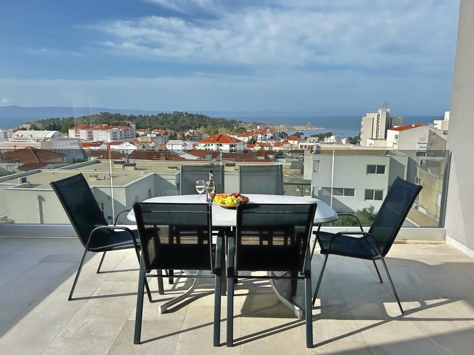 Property building, View (from property/room), Balcony/Terrace