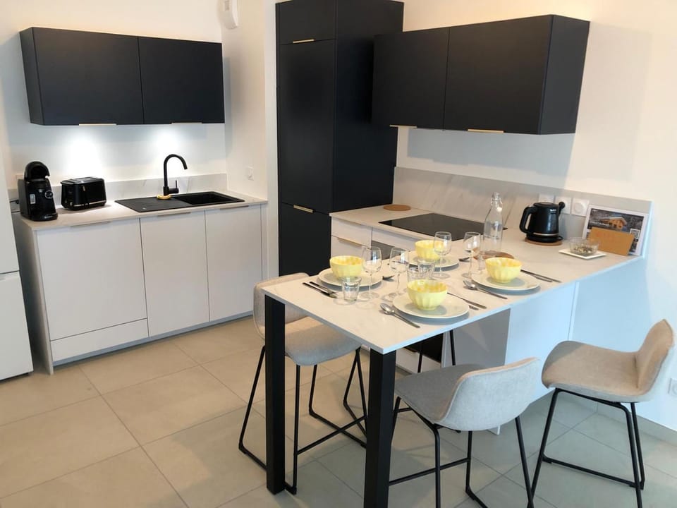 Coffee/tea facilities, Kitchen or kitchenette, Dining area, pet friendly, stove, toaster