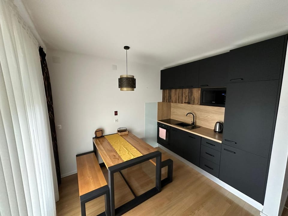 Kitchen or kitchenette, Dining area, dishwasher, kitchen