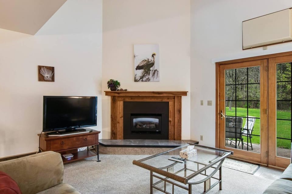 Dells Getaway At Tamarack & Mirror Lake Resort House in Lake Delton