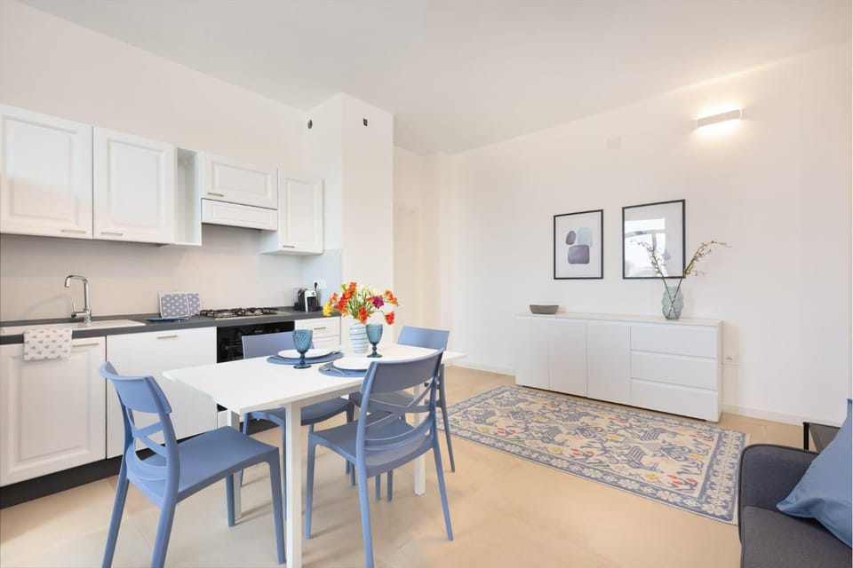 Kitchen or kitchenette, Living room, Seating area, Dining area, pet friendly, stove