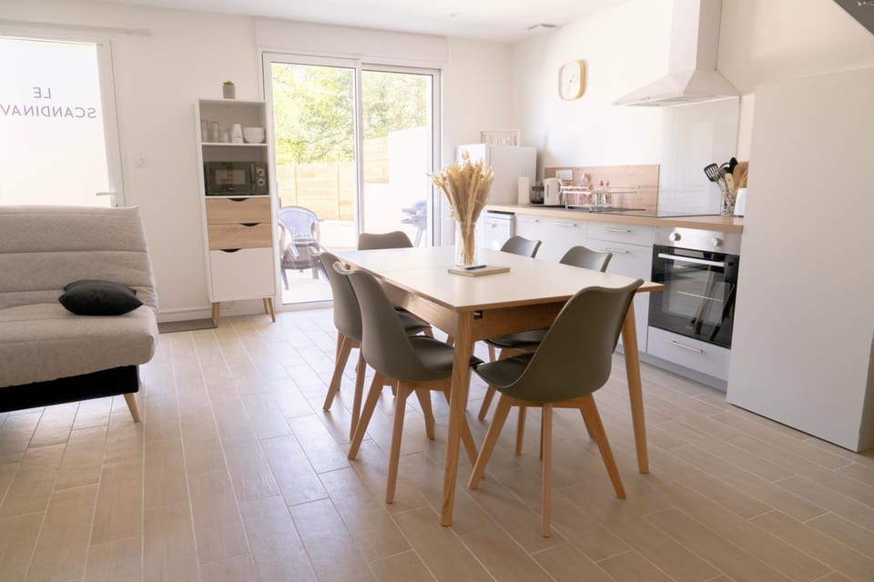 Seating area, Dining area, kitchen