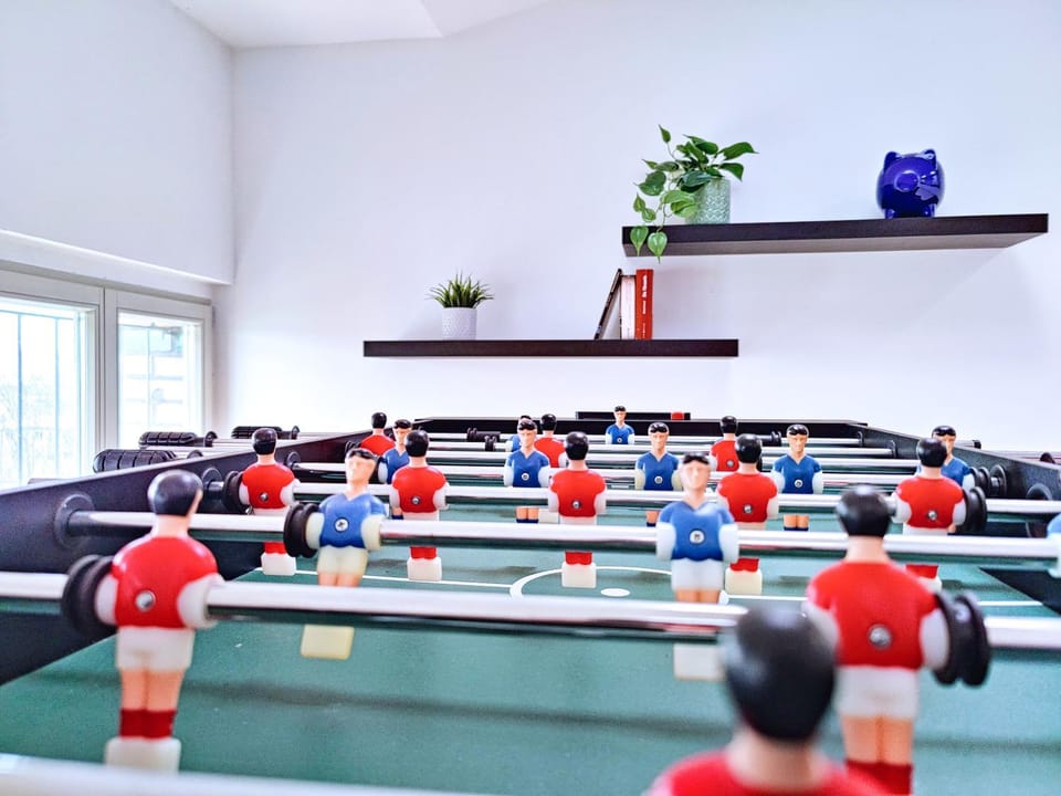 Billiard, Game Room