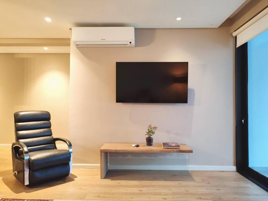 TV and multimedia, Seating area