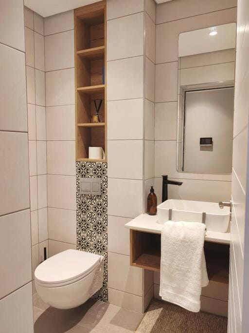 Toilet, Bathroom, towels