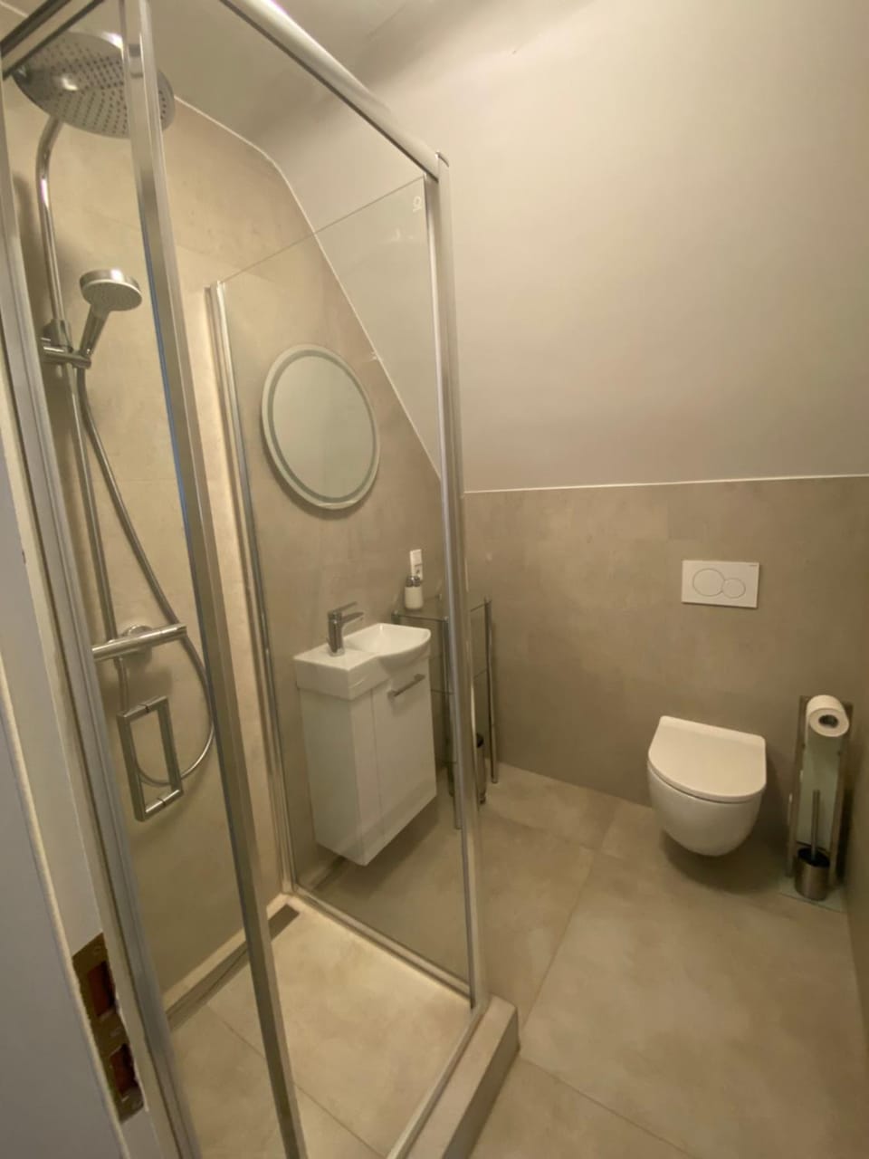 Shower, Toilet