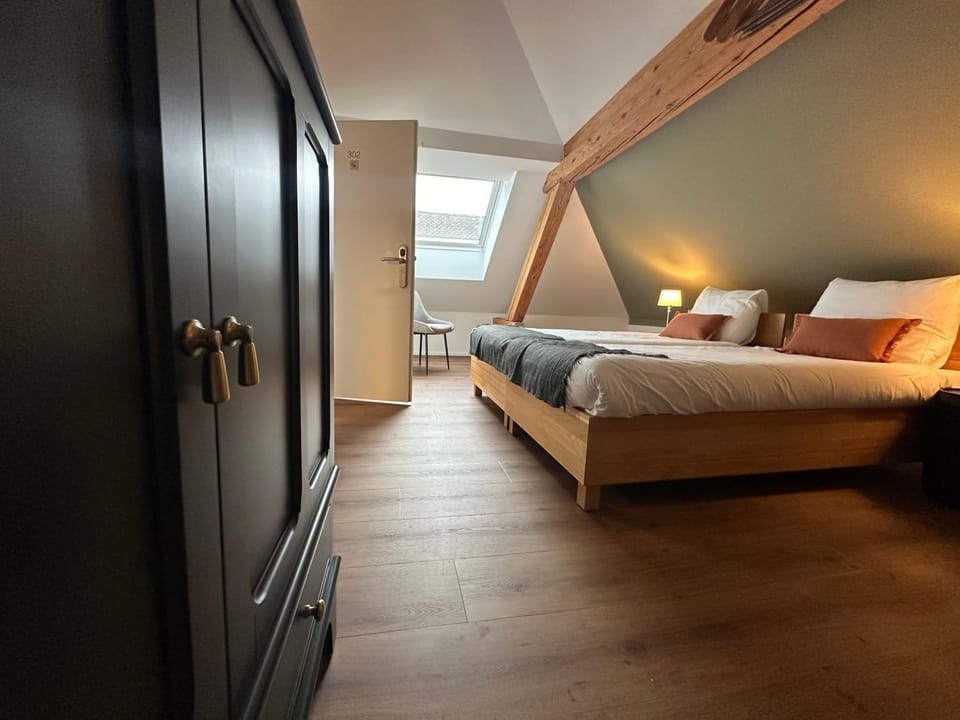 Bed, Bedroom, wardrobe