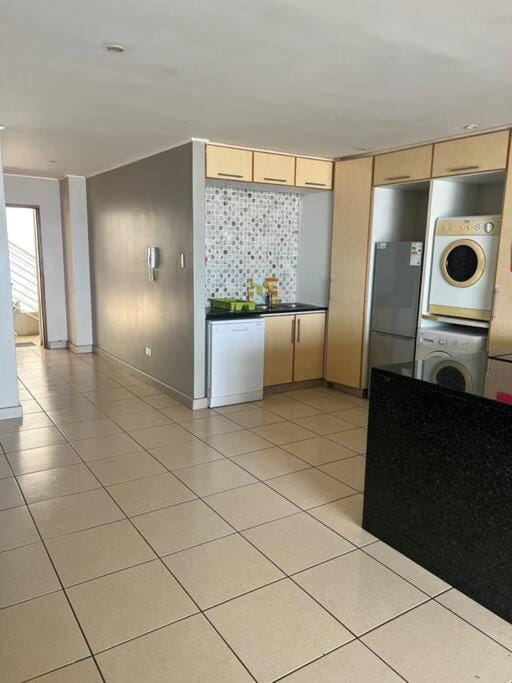 La Mer 2 - Home away from home Apartment in Margate