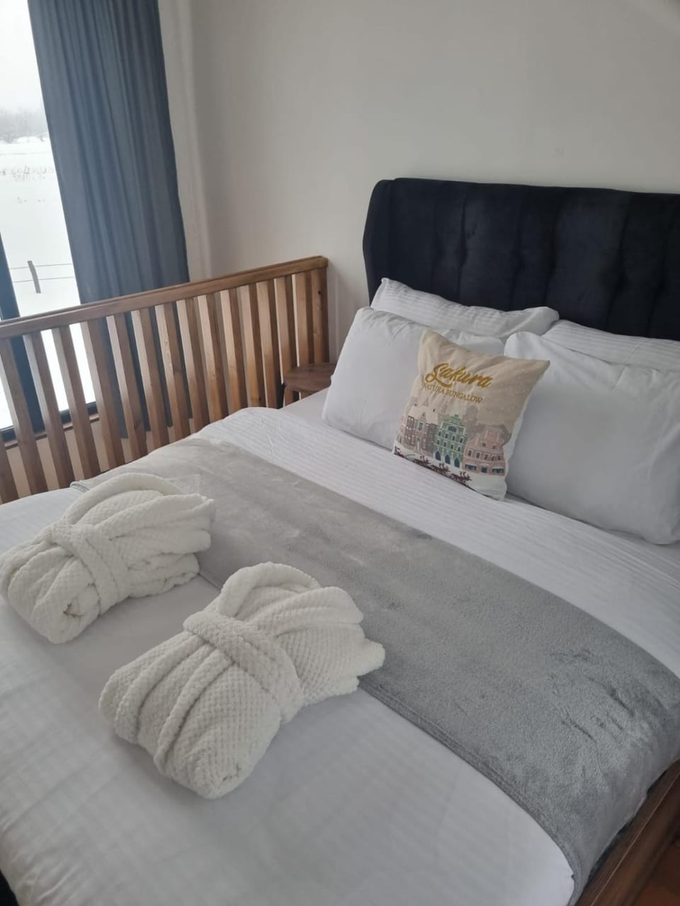 Bed, Photo of the whole room