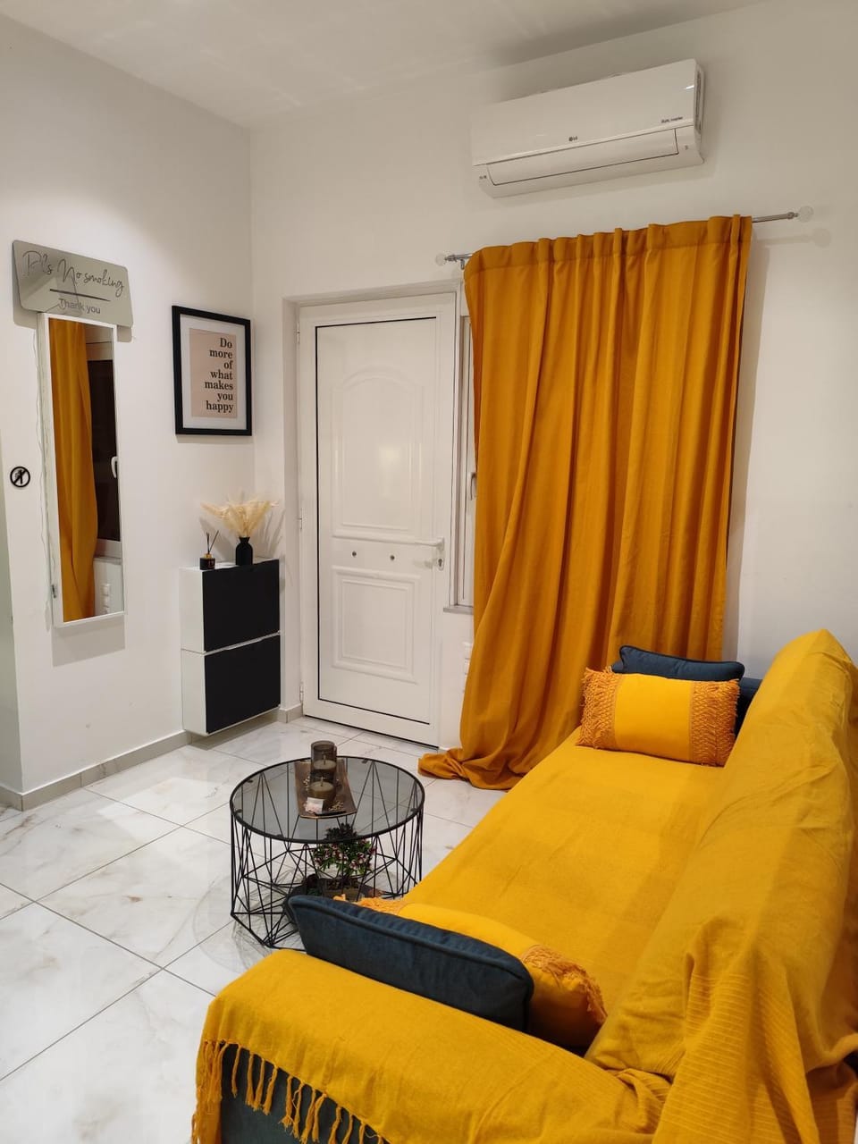 Living room, Seating area, air conditioner