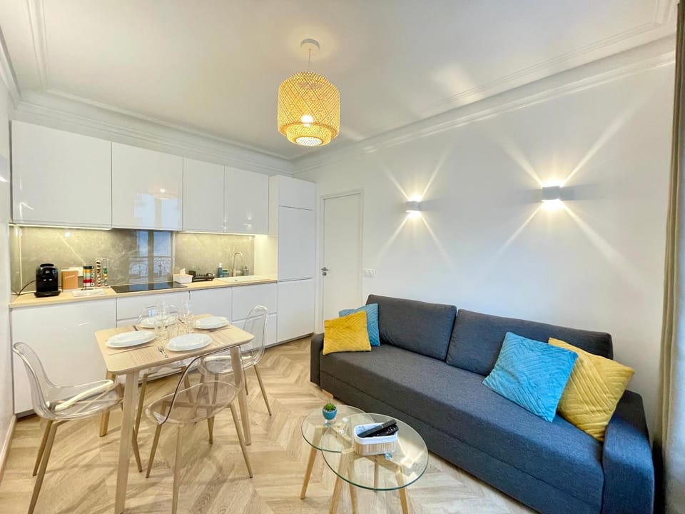 Coffee/tea facilities, Kitchen or kitchenette, Living room, Seating area, Dining area, minibar, pet friendly