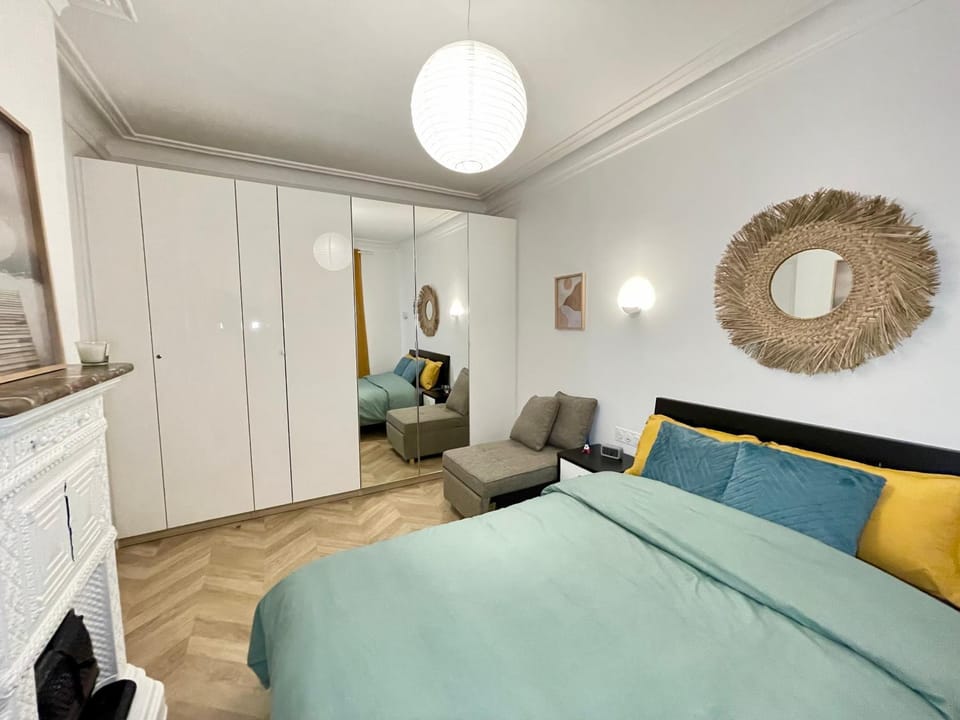 Bed, TV and multimedia, Photo of the whole room, Bedroom, wardrobe