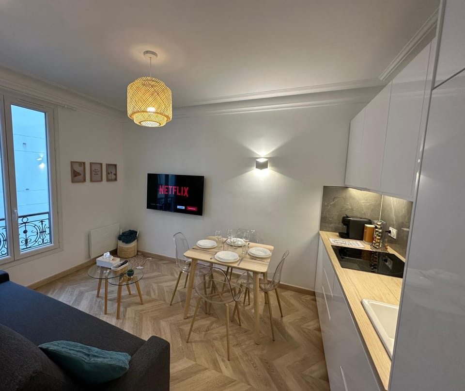 TV and multimedia, Kitchen or kitchenette, Living room, Seating area, Dining area, minibar