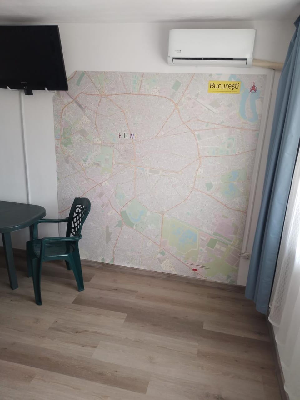 Photo of the whole room