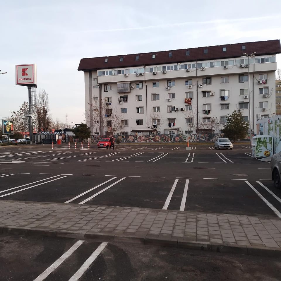 Property building, Street view, Supermarket/grocery shop, Location