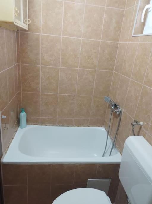 Shower, Toilet, Bathroom, Bath