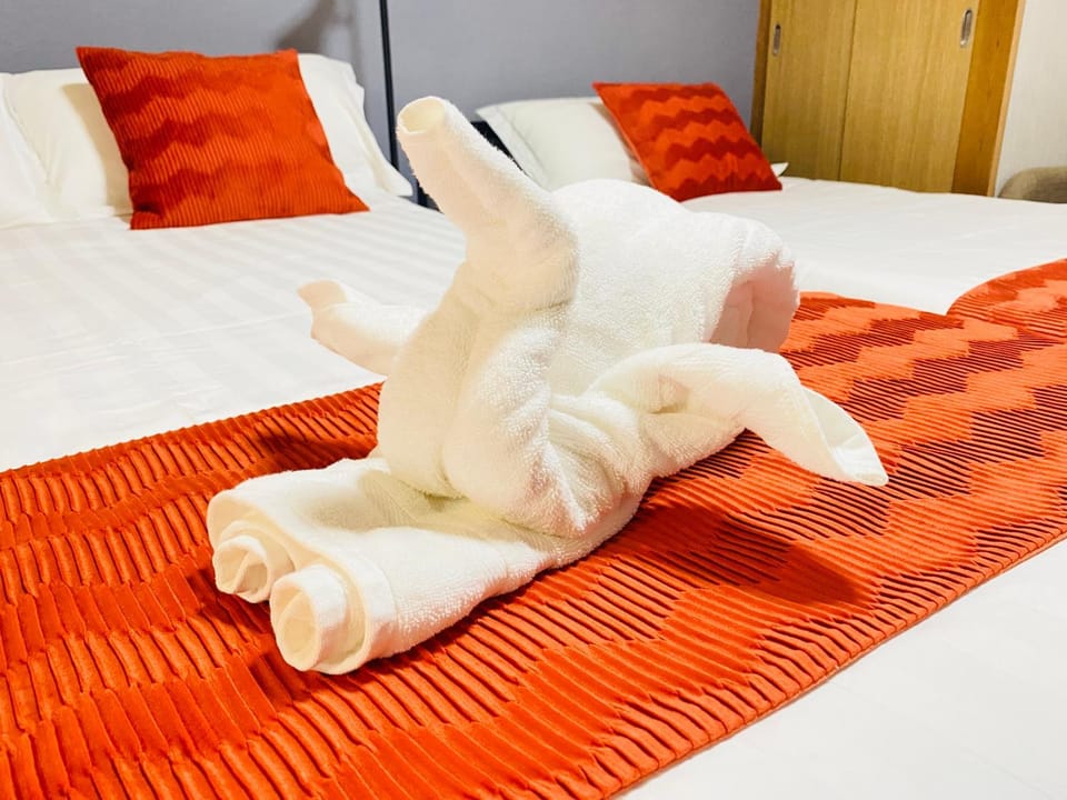 Bed, towels