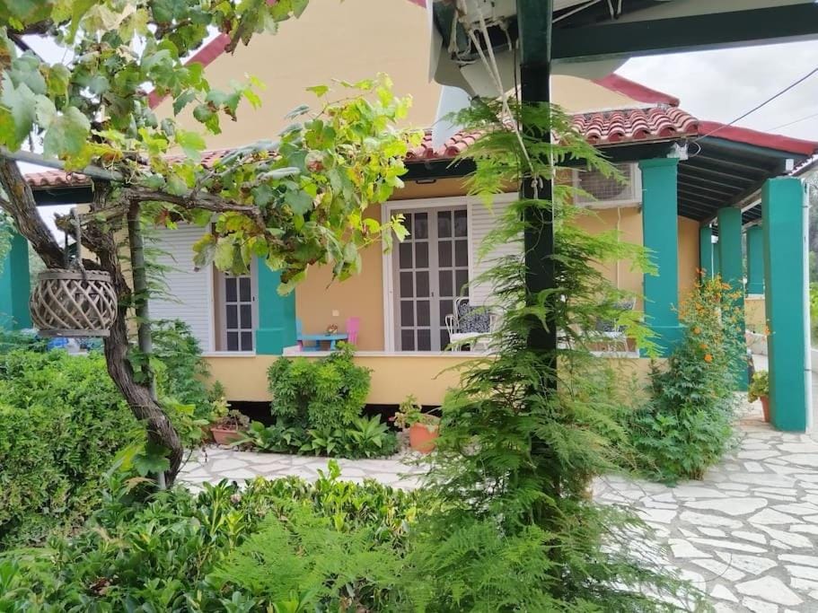 The Pergola Cottage...Feel the local vibes! House in Corfu, Greece
