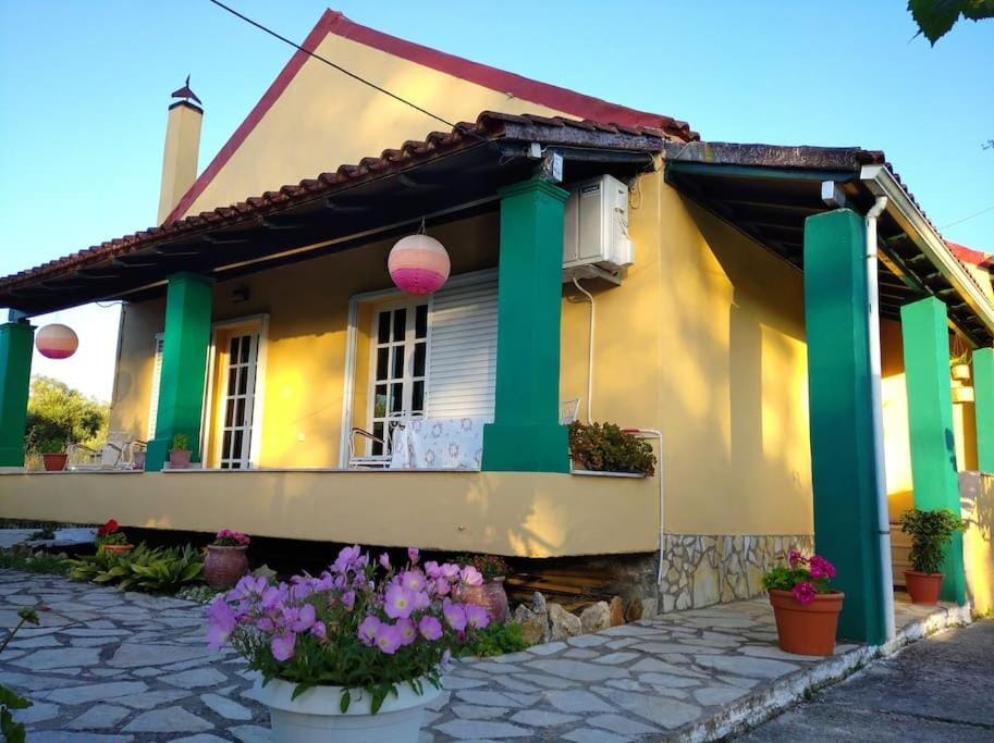 The Pergola Cottage...Feel the local vibes! House in Corfu, Greece