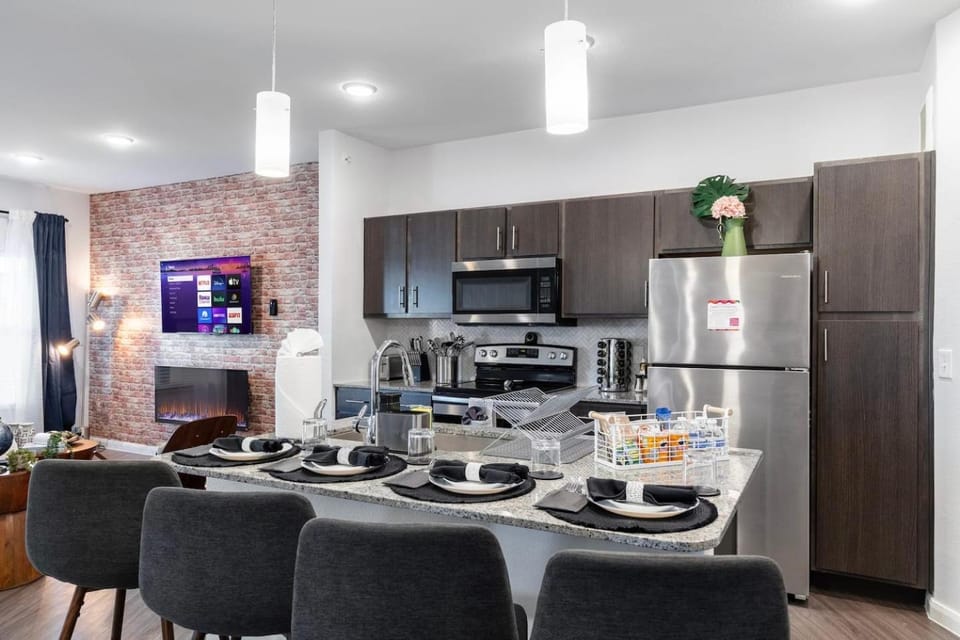 Upscale 1br Pool&gym Utsa Centrally Located! Apartment hotel in San Antonio