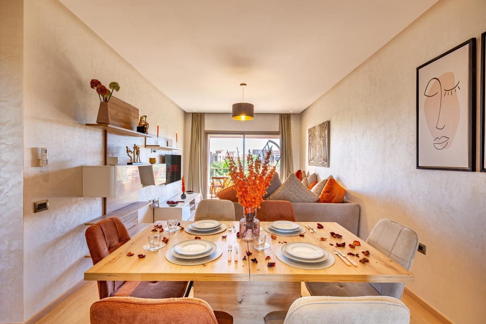 Living room, Seating area, Dining area