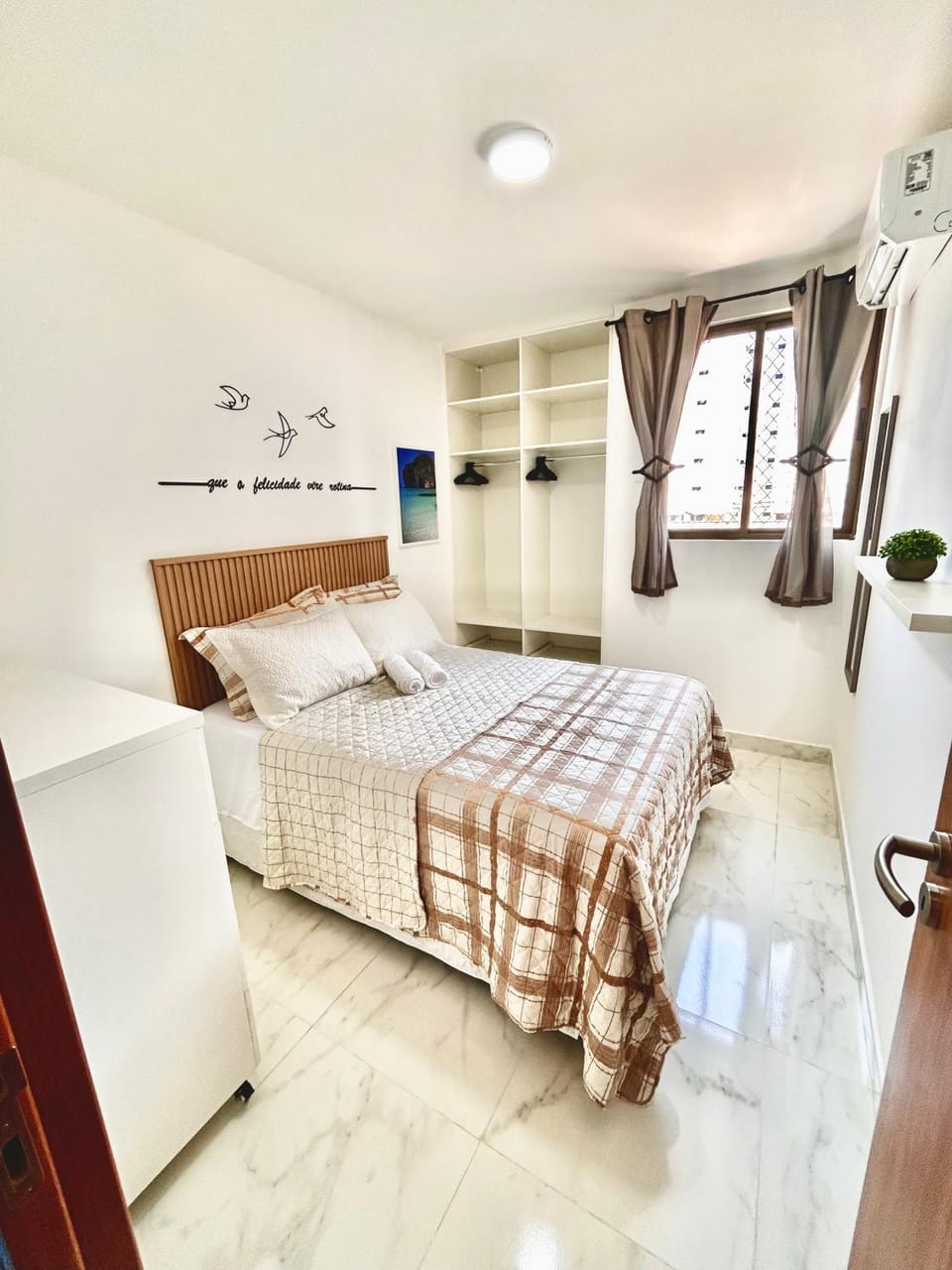 Photo of the whole room, Bedroom