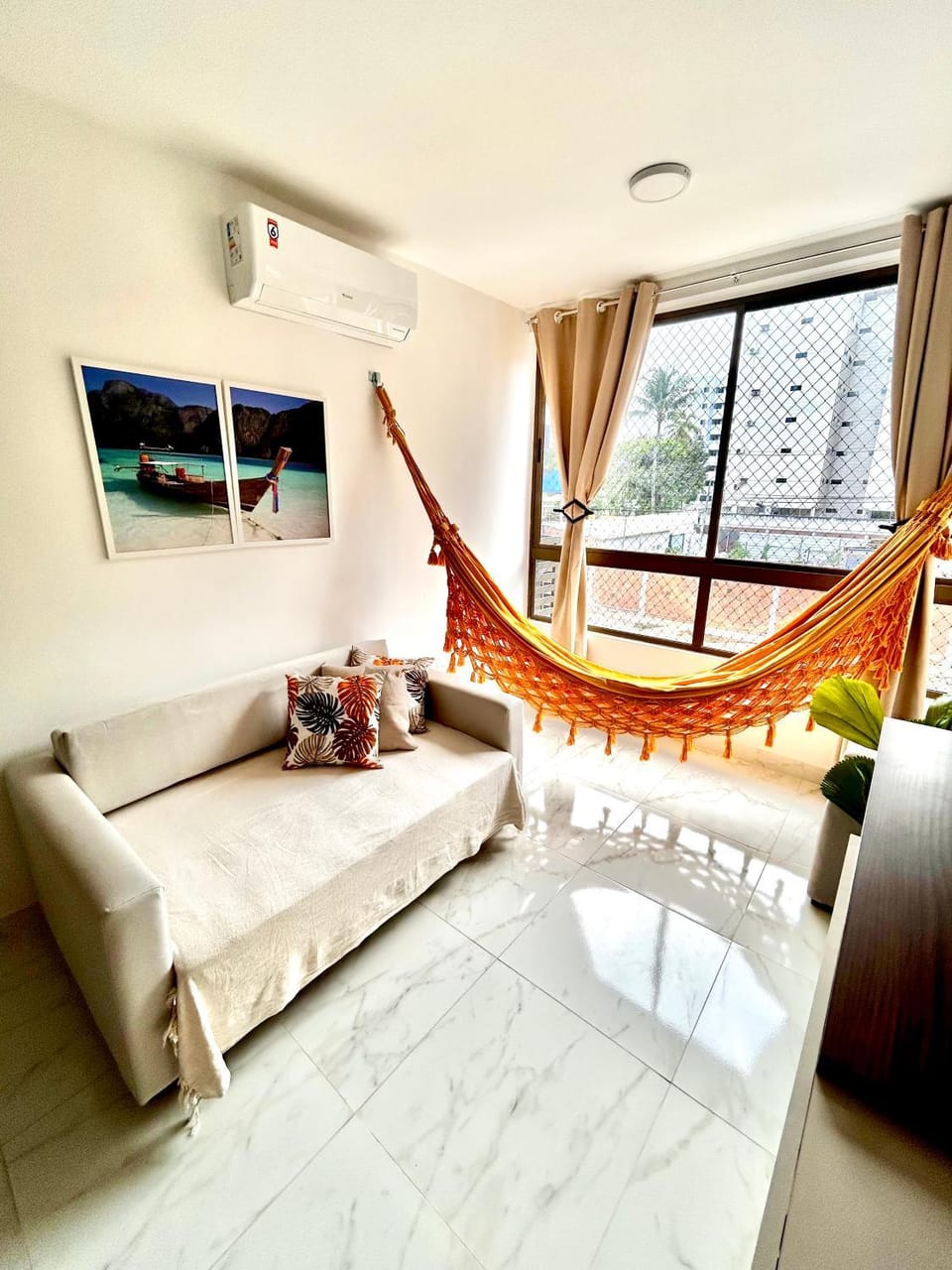 Living room, Seating area, air conditioner